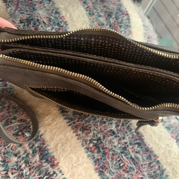 Antik Kraft crossbody purse in brown faux leather with gold colored hardware - Picture 11 of 15